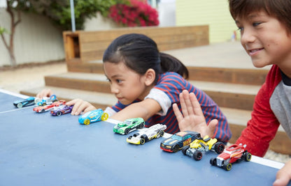 Hot Wheels 5 Car Gift Pack, Metal Cars (Styles May Vary) Multicolor, 3 years and above